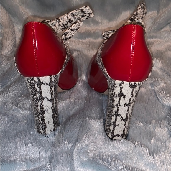 Gucci Patent Snakeskin Bow Leather Mary Jane Pumps - Picture 3 of 5